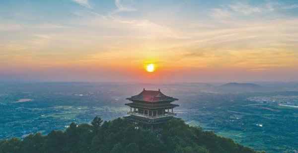 线上配资公司 宣城：绚丽晚霞美如画
